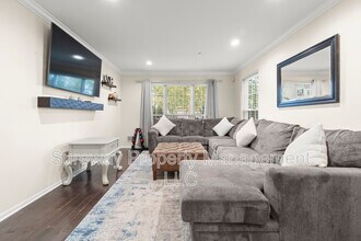 221 Lookout Pl in Wayne, PA - Building Photo - Building Photo