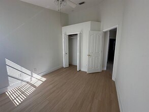 1421 Harbour Walk Rd in Tampa, FL - Building Photo - Building Photo