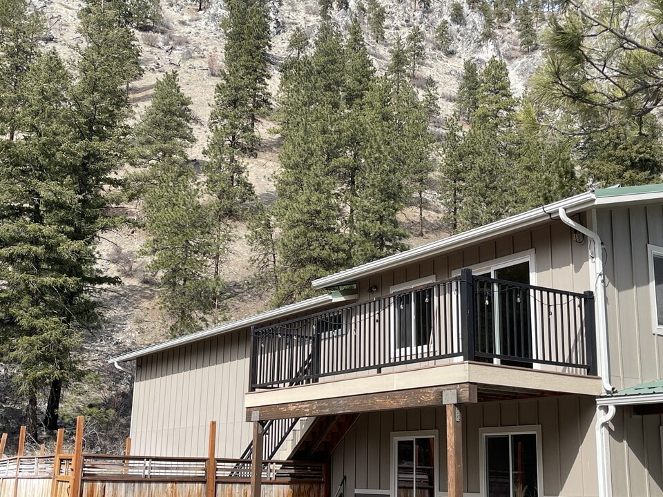 22790 US-97 ALT in Chelan, WA - Building Photo