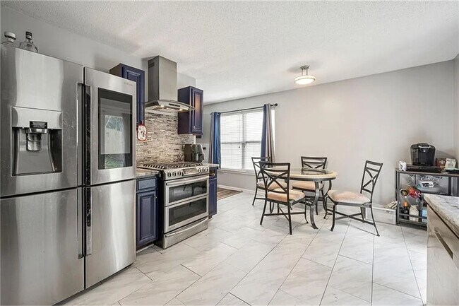 4125 Alveston Dr in Atlanta, GA - Building Photo - Building Photo