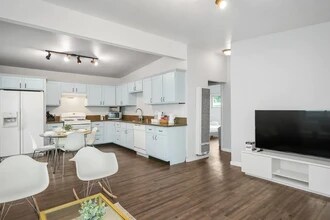 728 Stepney Pl, Unit 728 1.5 in Inglewood, CA - Building Photo - Building Photo