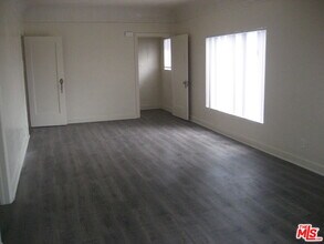 105 W 106th St in Los Angeles, CA - Building Photo - Building Photo