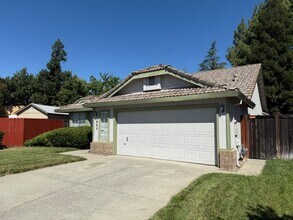 237 Sunridge Way in Vacaville, CA - Building Photo - Building Photo
