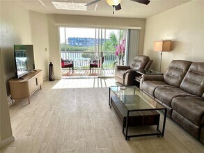 1401 S McCall Rd in Englewood, FL - Building Photo - Building Photo