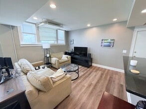 3438 Girard Ave S in Minneapolis, MN - Building Photo - Building Photo