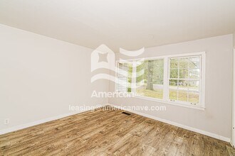 201 Ridgewood Ave in Fairfield, AL - Foto de edificio - Building Photo