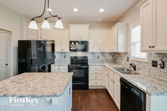 78 W Lumber Ct in Clayton, NC - Building Photo - Building Photo