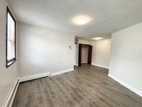 401 Highland Ave, Unit 1LF in Malden, MA - Foto de edificio - Building Photo