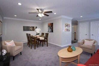 21 Ulster Pl in Brookhaven, NY - Building Photo - Building Photo