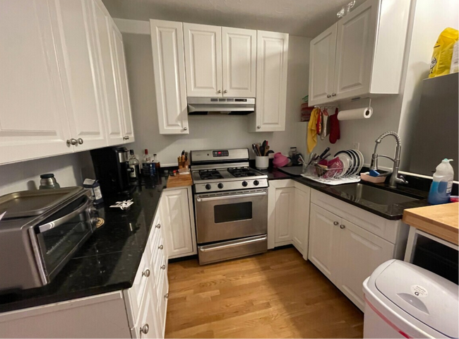 682 Parker St, Unit 1 in Boston, MA - Building Photo - Building Photo