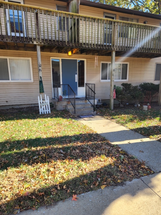 14001 East 35th St S in Independence, MO - Foto de edificio