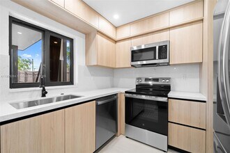 11089 SW 69th Terrace in Miami, FL - Building Photo - Building Photo