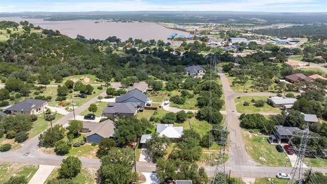 300 Knights Row in Cottonwood Shores, TX - Building Photo - Building Photo