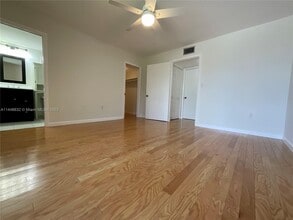 8075 SW 107th Ave, Unit 217 in Miami, FL - Building Photo - Building Photo