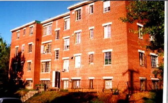 800 Barnaby St SE in Washington, DC - Building Photo