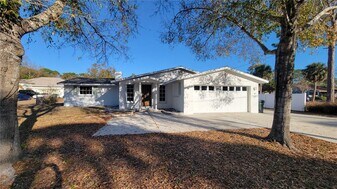 5847 Venisota Rd in Venice, FL - Building Photo