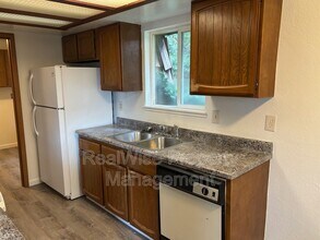 112 Sunset St in Sutherlin, OR - Building Photo - Building Photo