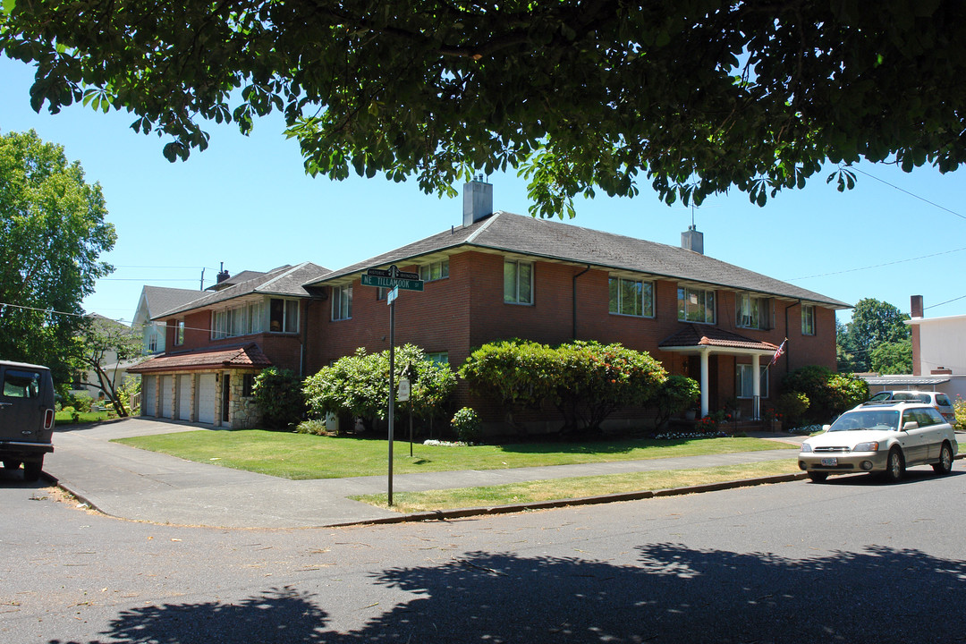 villa diana in Portland, OR - Building Photo