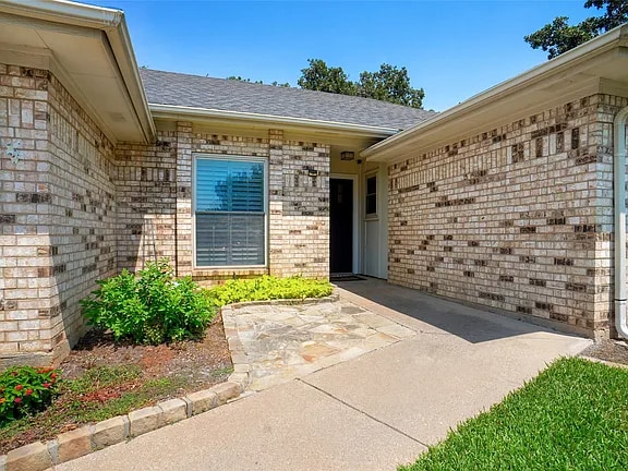 1000 Forest Trail Ct in Euless, TX - Building Photo - Building Photo