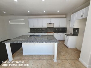 3185 S Hampton Way in Ontario, CA - Foto de edificio - Building Photo