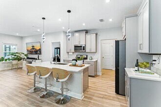 105 Meadow Creek Dr in Jacksonville, FL - Building Photo - Building Photo