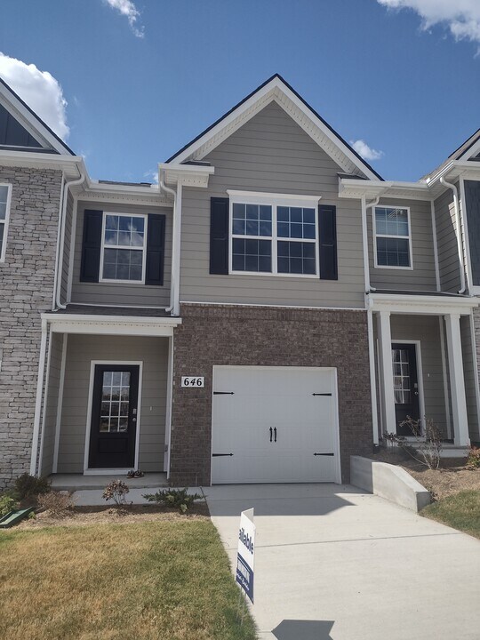 646 Longtail Ln in Lebanon, TN - Building Photo