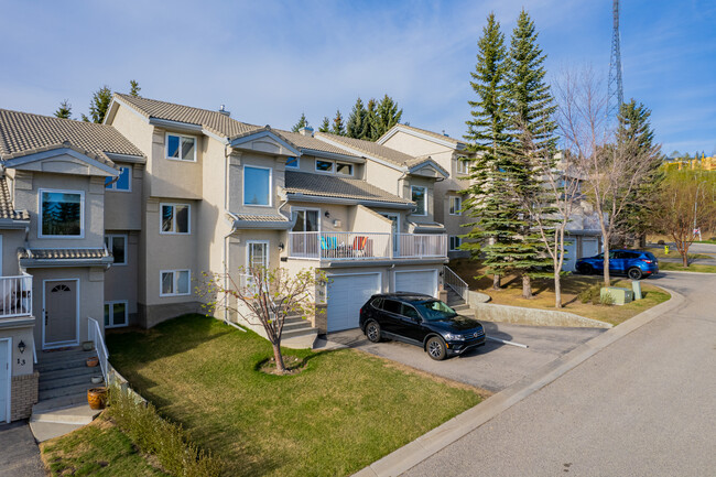 5790 PAtina Dr NW in Calgary, AB - Building Photo - Building Photo