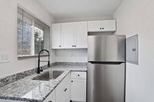 Brentwood Meadows in Atlanta, GA - Building Photo