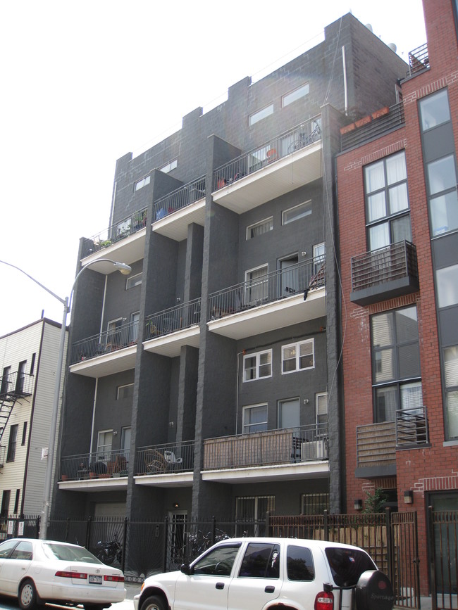 58 Ten Eyck St in Brooklyn, NY - Foto de edificio - Building Photo