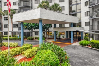 Hampton Apartments in Clearwater, FL - Foto de edificio - Building Photo