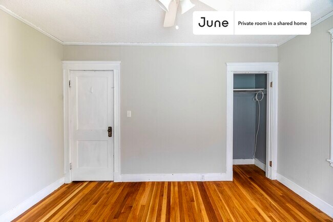 Room in Shared 4 bed/1 bath home in Somerville, MA - Building Photo - Building Photo
