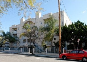 1752 N Mariposa Ave in Los Angeles, CA - Building Photo - Building Photo