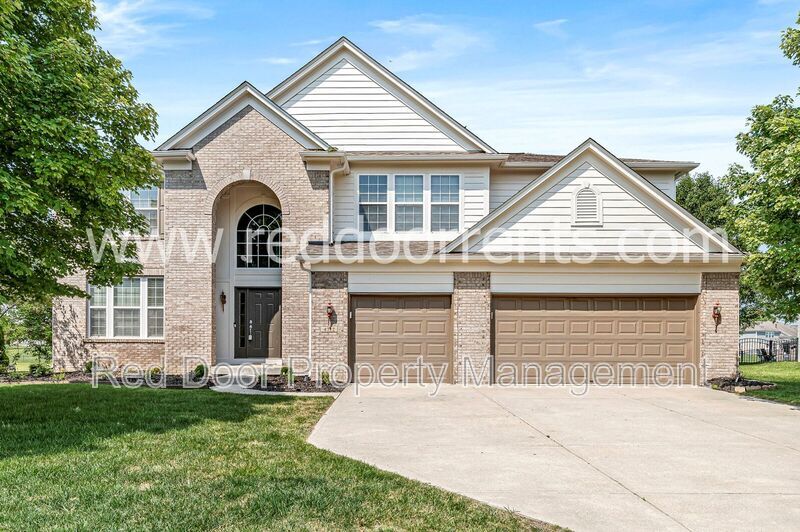 4712 Pebblepointe Pass in Zionsville, IN - Building Photo