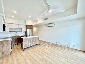 604-604 Cawston Ave in Kelowna, BC - Building Photo - Building Photo