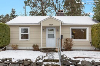 9807 32nd Ave SW in Seattle, WA - Building Photo - Building Photo