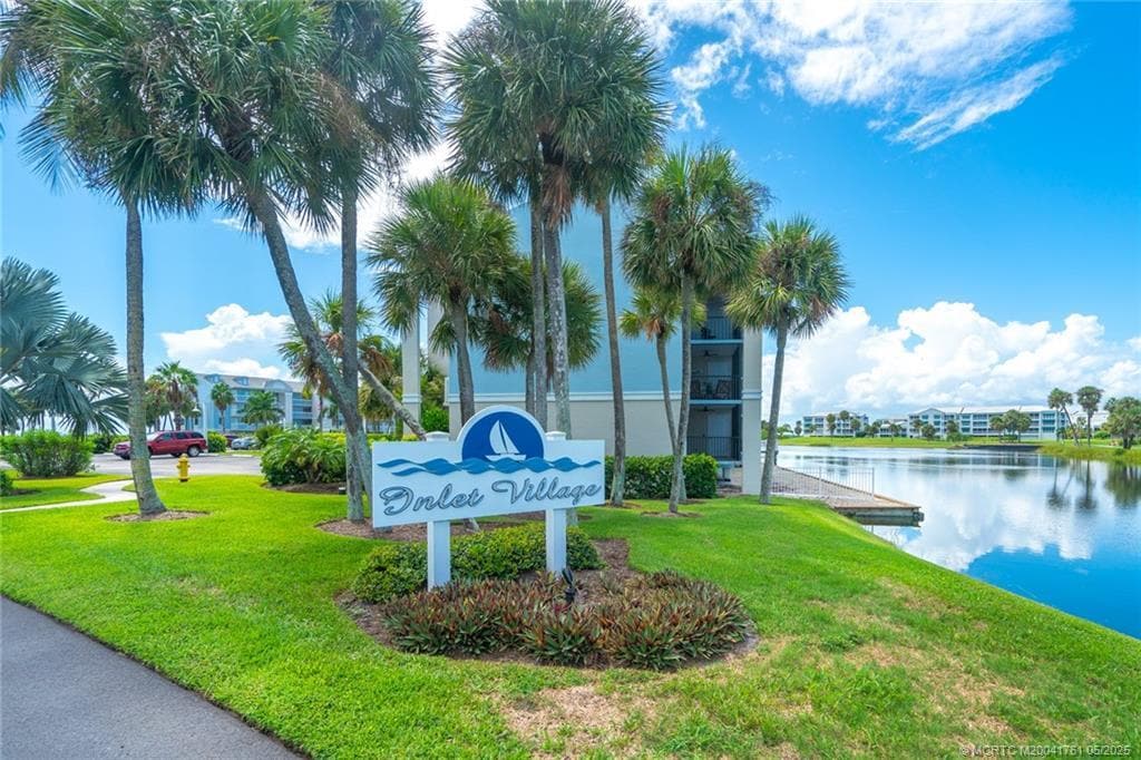 40 NE Plantation Rd in Stuart, FL - Building Photo