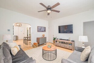 405 Michigan St in Oshkosh, WI - Building Photo