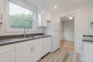 704 Hudson St in Redwood City, CA - Foto de edificio - Building Photo