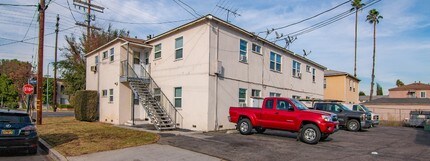 14022 Burbank Blvd in Van Nuys, CA - Building Photo - Building Photo