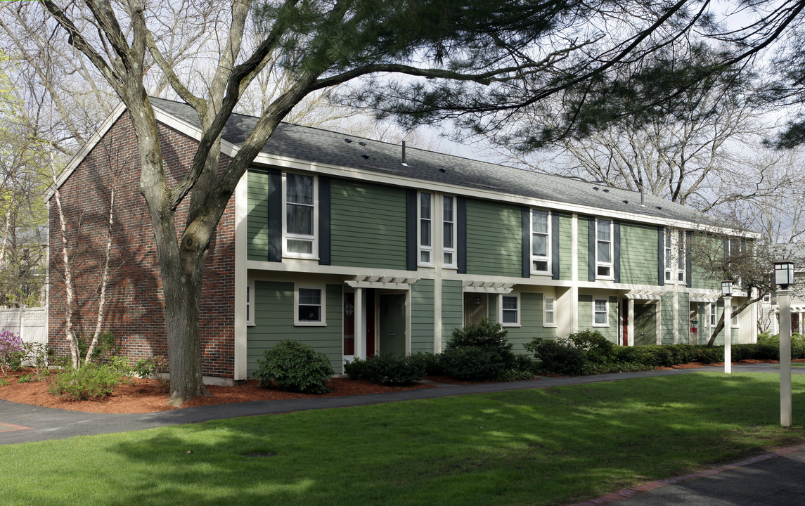 Linden Square Townhomes in Wellesley, MA - Building Photo