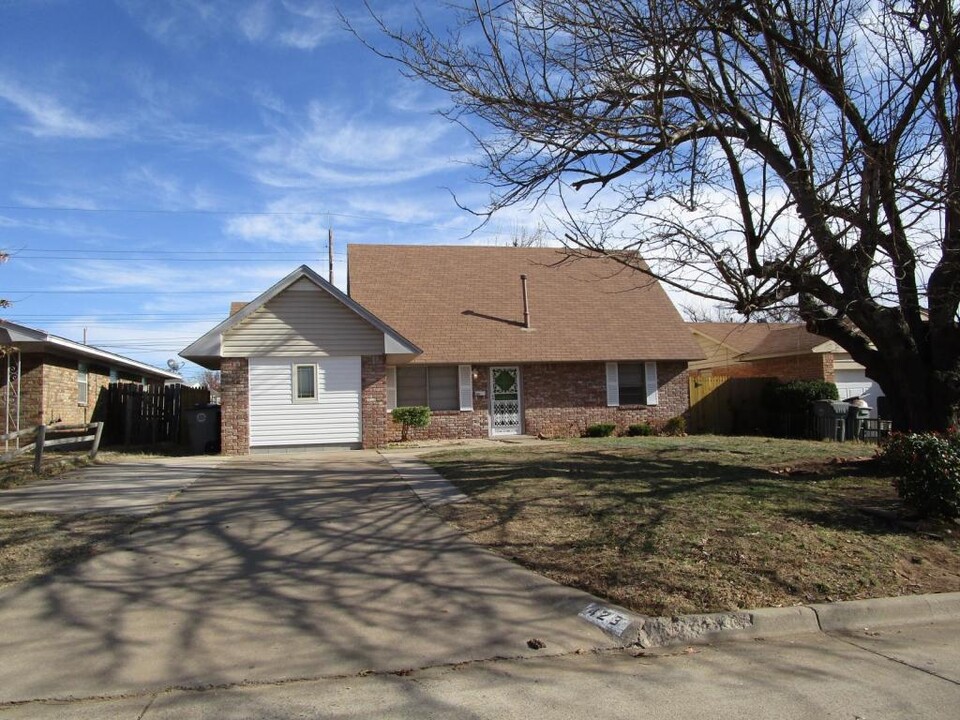 423 NW 68th St in Lawton, OK - Building Photo