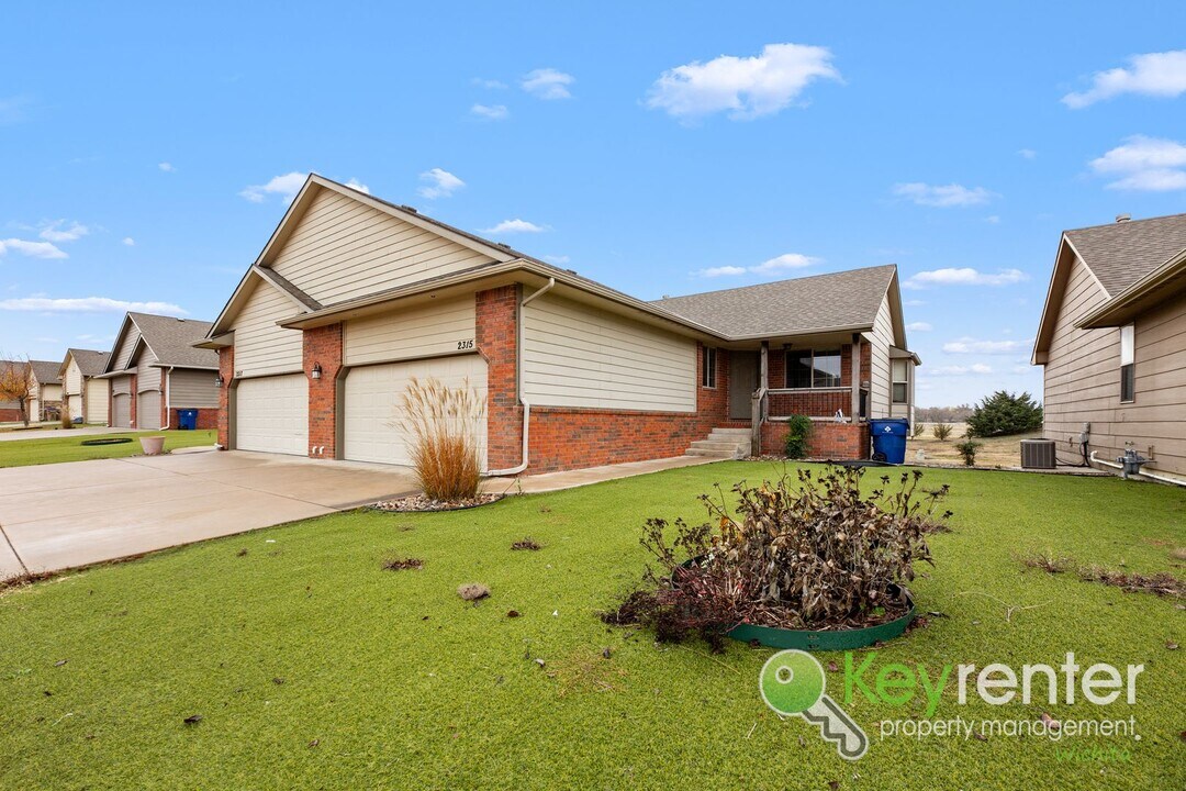 2315 Coolwater St in Kechi, KS - Building Photo