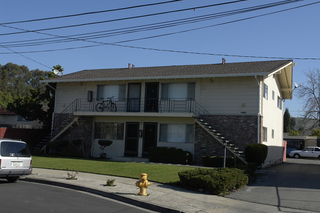 27050 Belvedere Ct in Hayward, CA - Foto de edificio - Building Photo