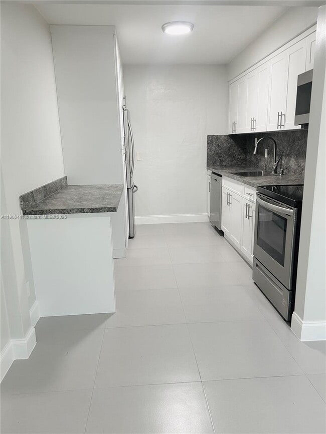 1835 Scott St in Hollywood, FL - Building Photo - Building Photo