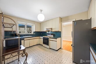 298 Newark Ave in Union, NJ - Building Photo - Building Photo