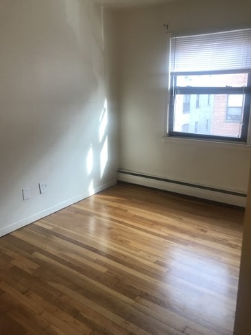 9 Summit St in East Orange, NJ - Building Photo - Building Photo