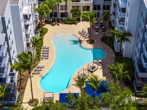 The Manor at CityPlace in Doral, FL - Foto de edificio - Building Photo