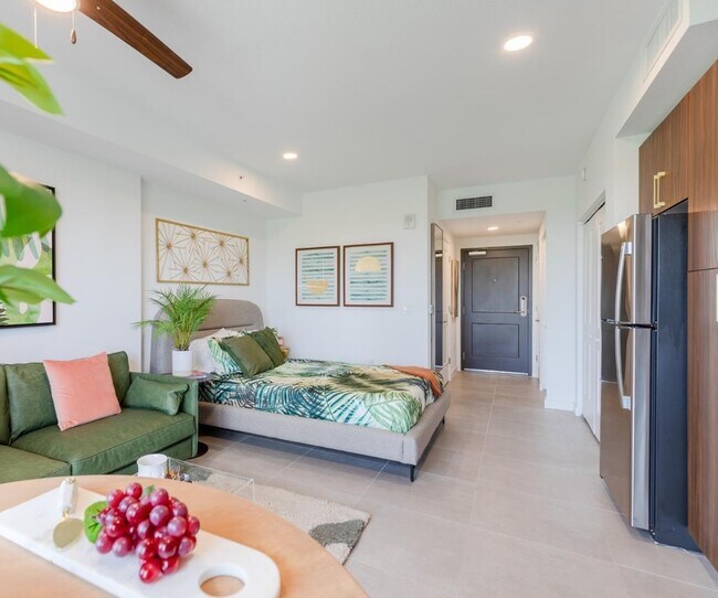 10740 Moorpark St, Unit 260 in North Hollywood, CA - Building Photo - Building Photo