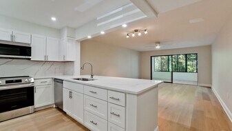 542 Lakeside Dr in Bradenton, FL - Building Photo