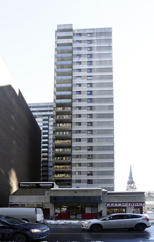 Kent Towers in Ottawa, ON - Building Photo - Building Photo